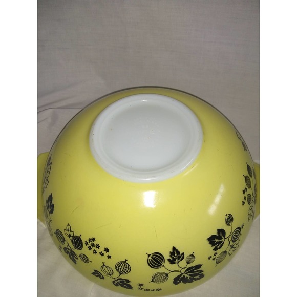 Pyrex yellow and black gooseberry Cinderella bowls (set of 4) - Picture 6 of 7